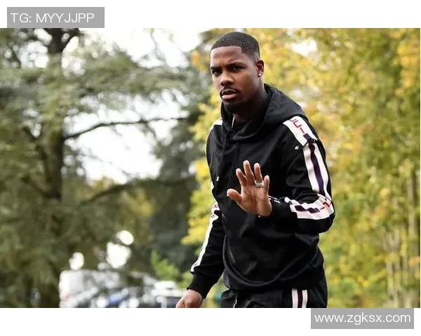 迈尼昂的崛起与挑战:从新星门将到国际赛场的荣耀之路