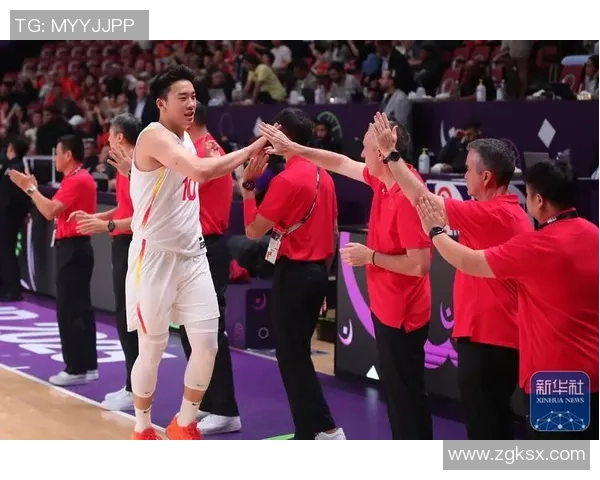 中国男篮半决赛对决日本队全力以赴争夺决赛资格精彩瞬间回顾