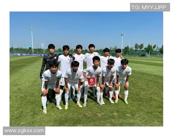 上海足球队逆袭之路揭秘:从低谷到巅峰的奋斗与荣耀